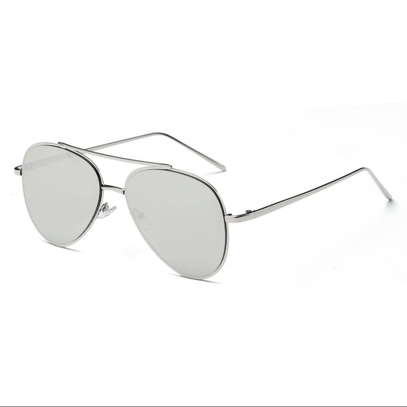Brand new, silver aviator sunglasses with case - Picture 1 of 2